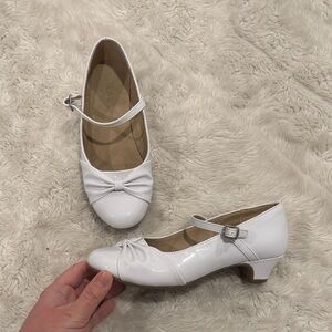 White Mary Jane dress shoes from The Children's Place with Bow size Girls 2